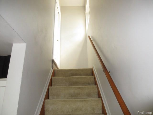 Building Photo - 322 Catalpa Dr