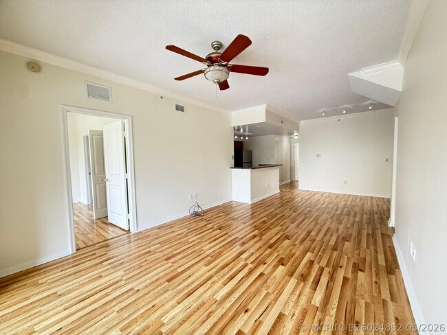 Building Photo - 5800 W Sample Rd