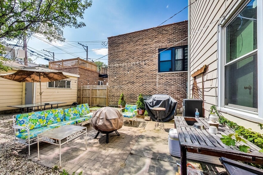 Building Photo - 2145 W Thomas St