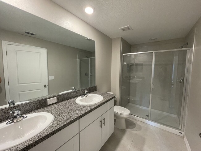 Building Photo - 23261 Willow Glen Way