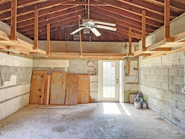 Building Photo - 305 Belmont Dr