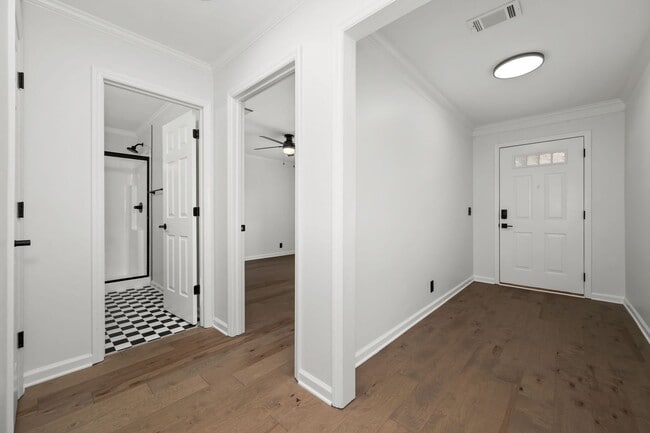 Building Photo - Black Fox Crossing Townhome