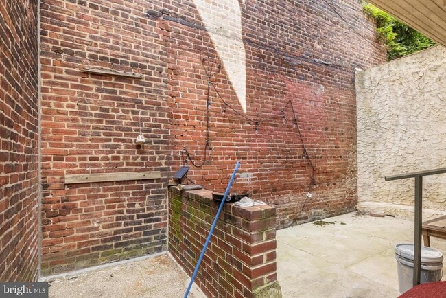 Building Photo - 925 S 46th St