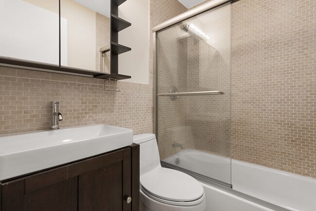 Building Photo - 21 Follen St