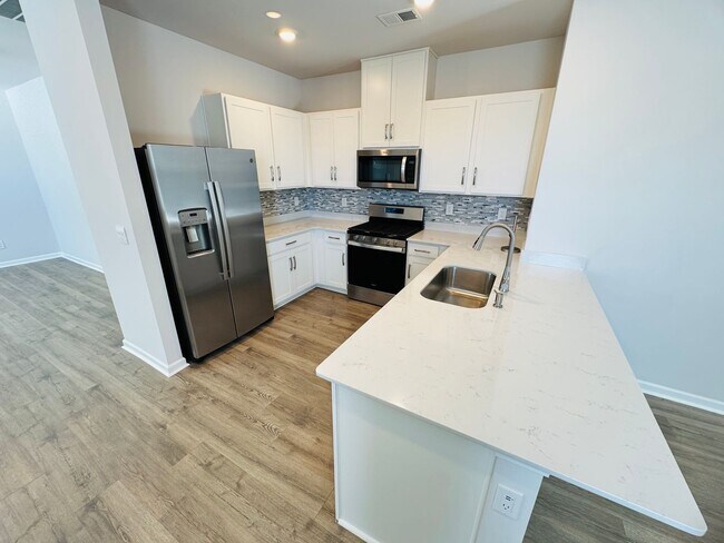 Building Photo - FOR LEASE- ONE LEVEL, SINGL-FAMILY HOME IN...