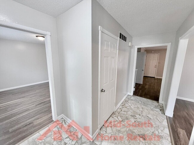 Building Photo - 1266 Hickory Ridge Dr