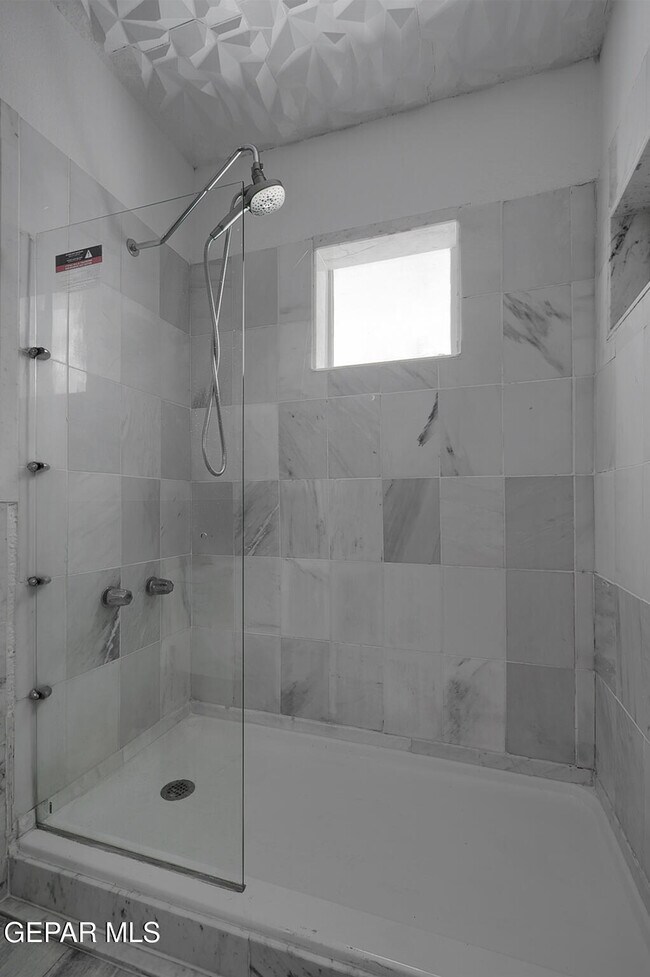 Building Photo - 9709 Vallarta Dr