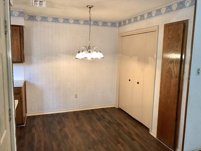 Building Photo - 3125 Tudor Ln