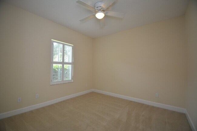 Building Photo - Luxurious Pool Home in gated community of ...