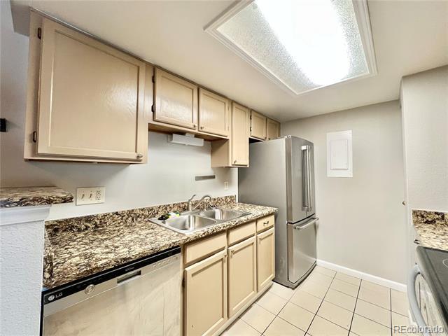 Building Photo - 8335 Fairmount Dr