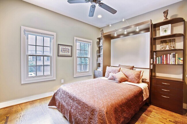 Building Photo - 2 BED PLUS DEN!!! * Fully Furnished and Fa...