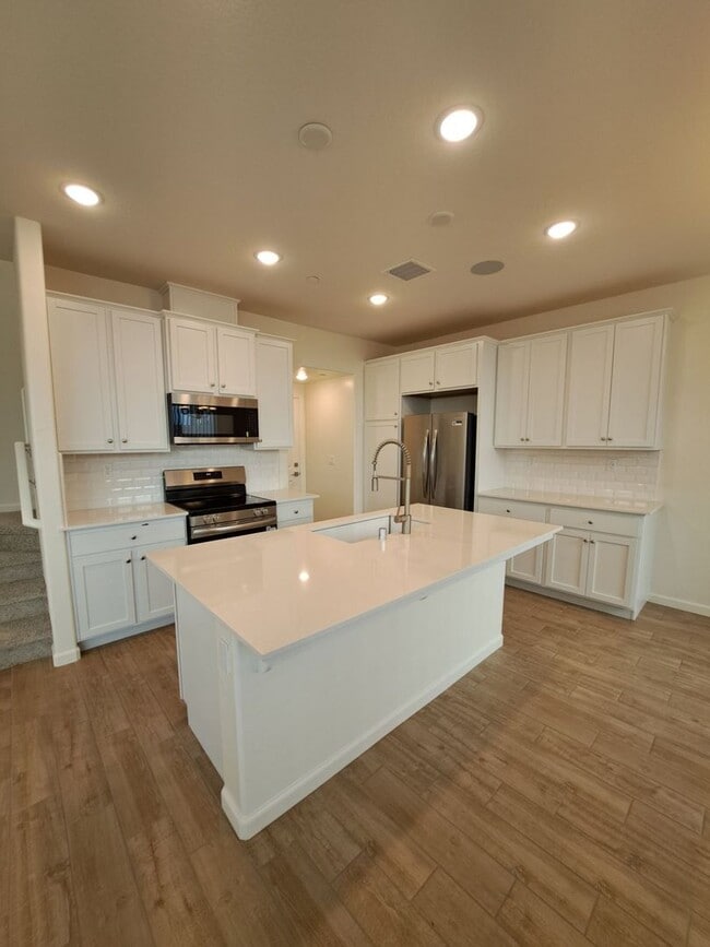 Building Photo - Beautiful 3-Bedroom Home in Gated Clovis Community!