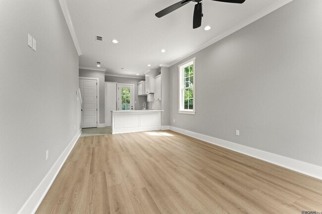 Building Photo - 5733 Dominican Ln