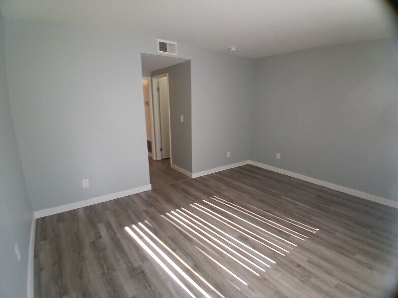 Building Photo - 27311 Camp Plenty Rd