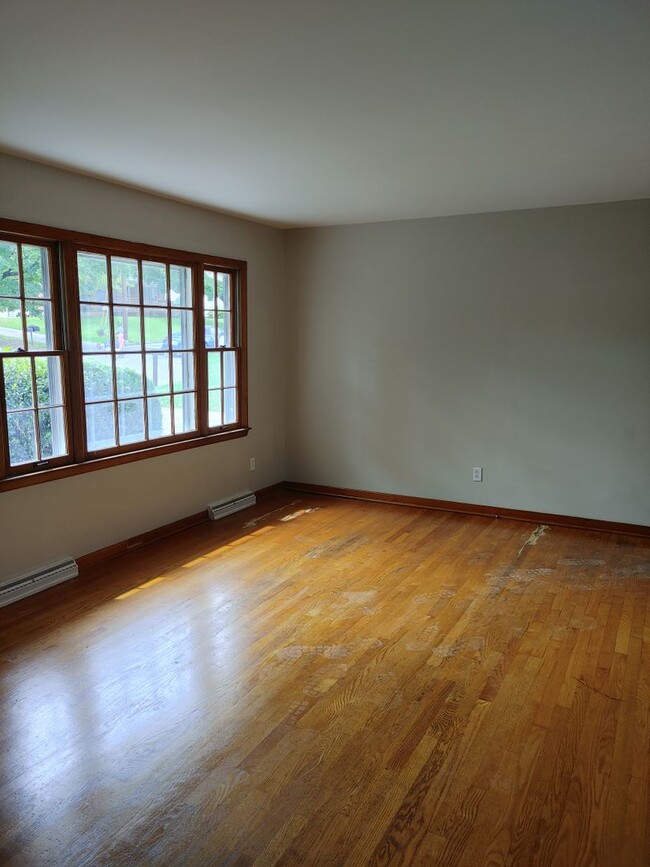 Building Photo - 4 Bedroom updated home for rent in Northwe...