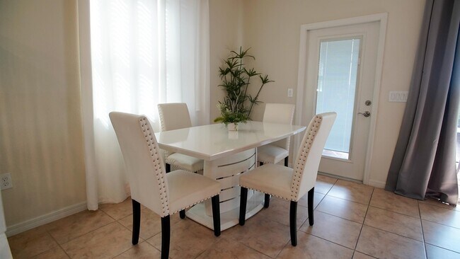 Building Photo - 4667 Terrasonesta Dr