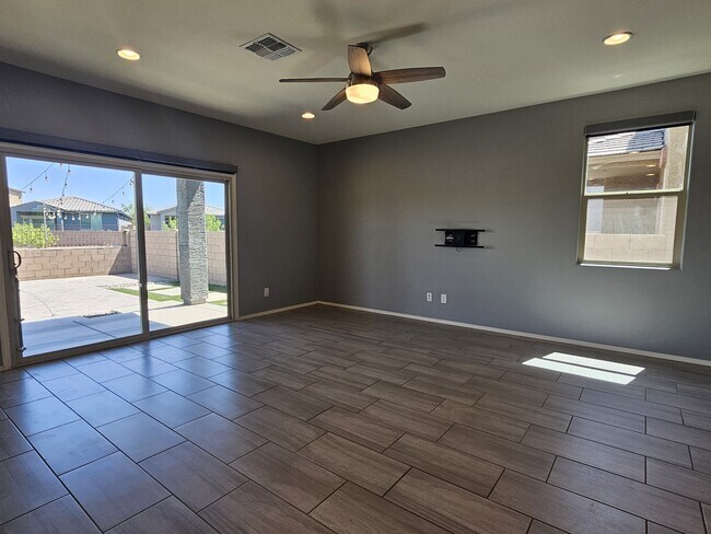 Building Photo - 10679 W Golson Dr