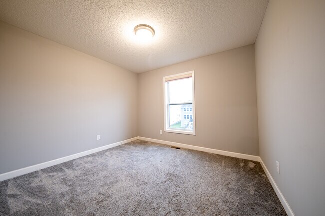Building Photo - 4849 Stable View Dr