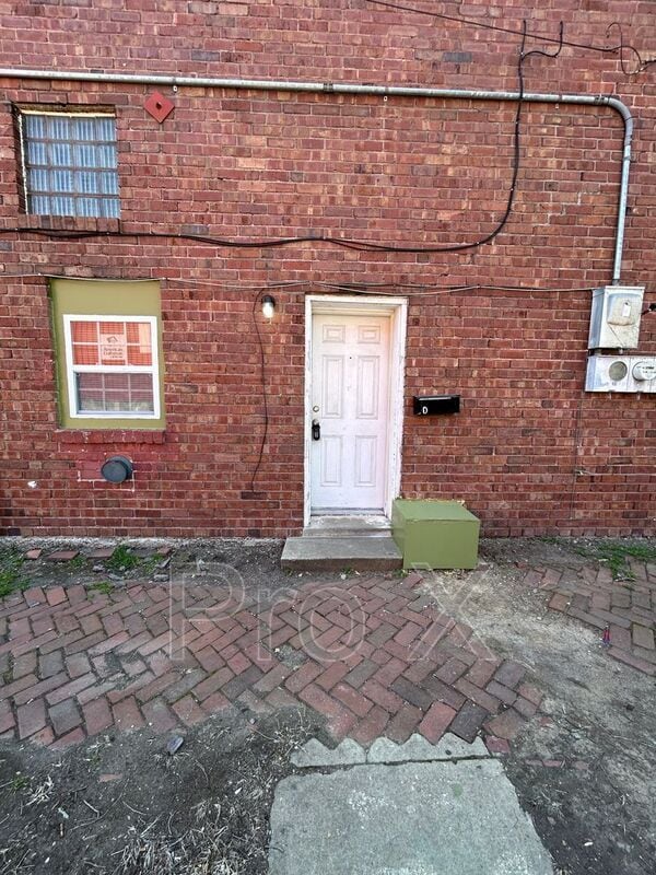 Building Photo - 101 S Elm St