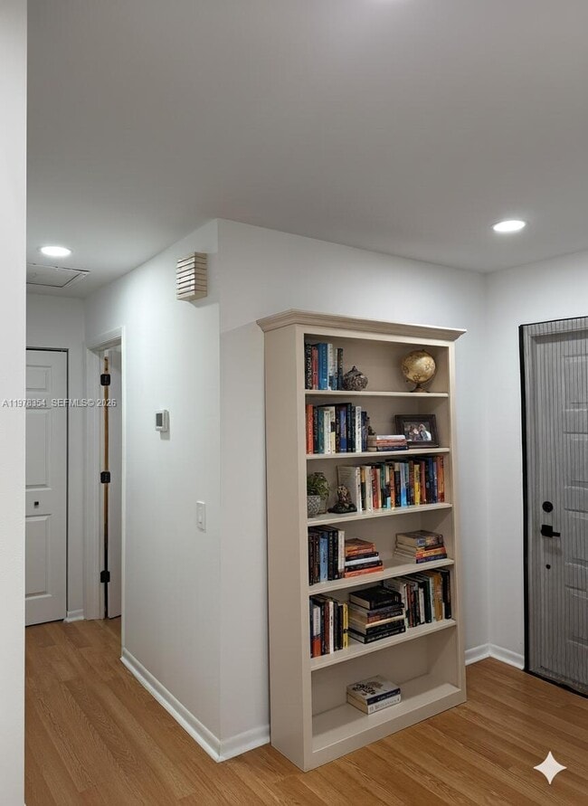 Building Photo - 2704 Pinewood Ct