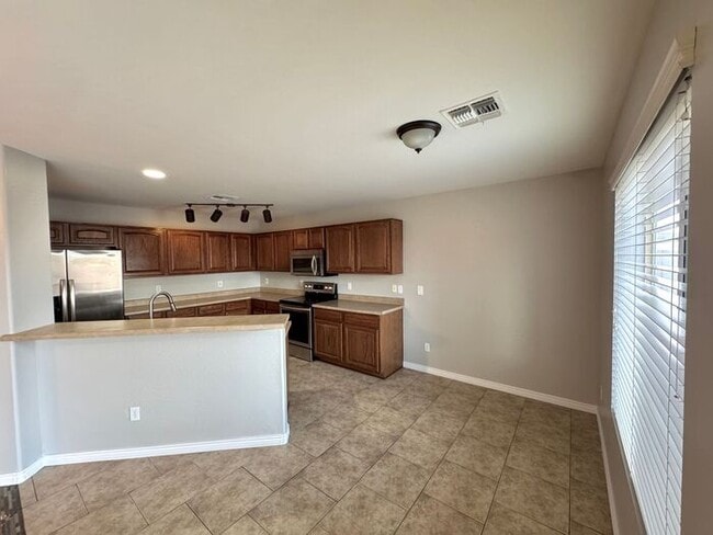 Building Photo - Amazing 4BD, 3BA house in Pinal county (31...