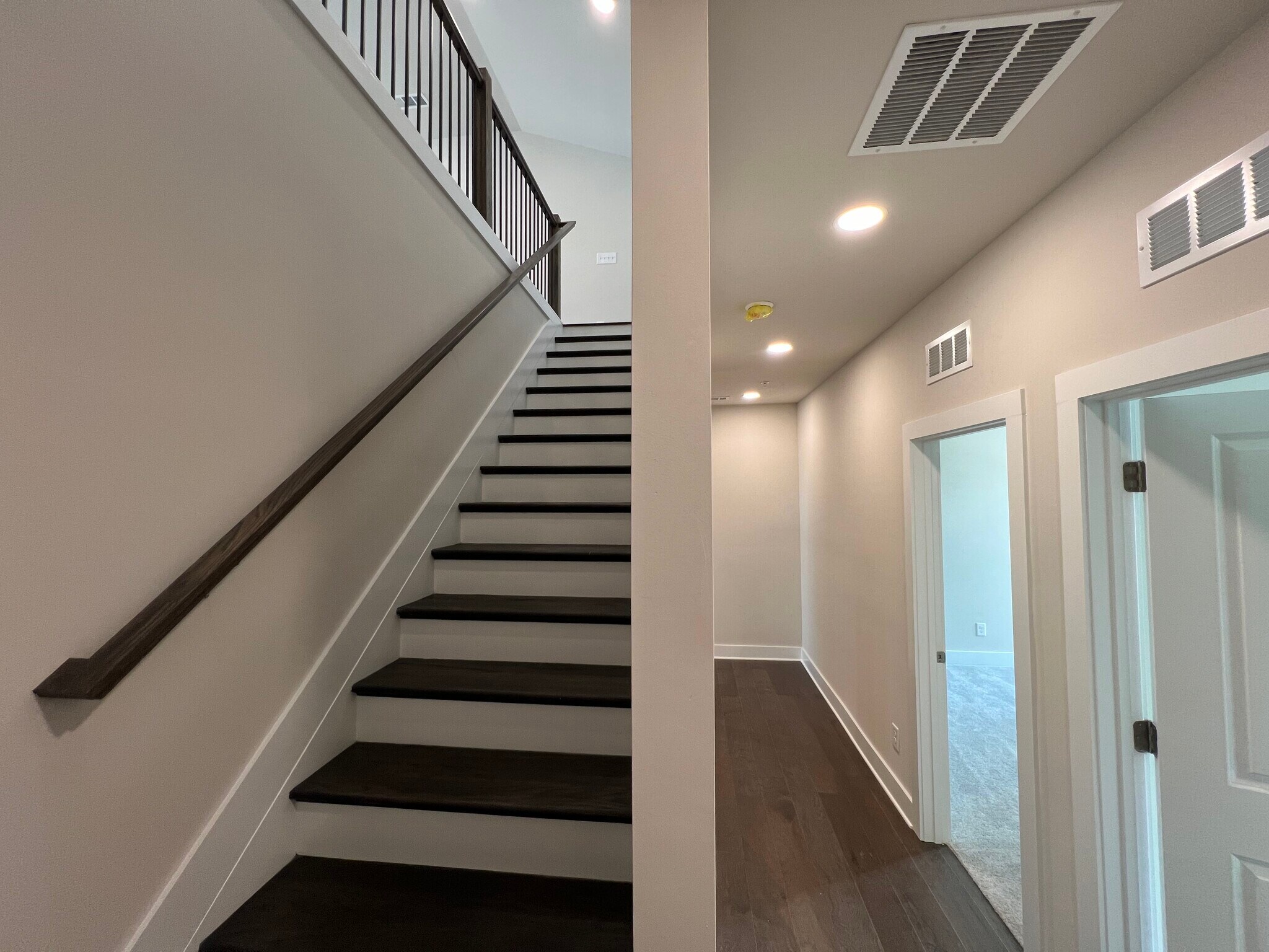 Building Photo - 1245 Willowcrest Way