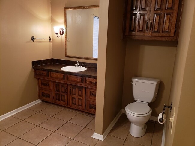 Building Photo - 3410 Reno Dr