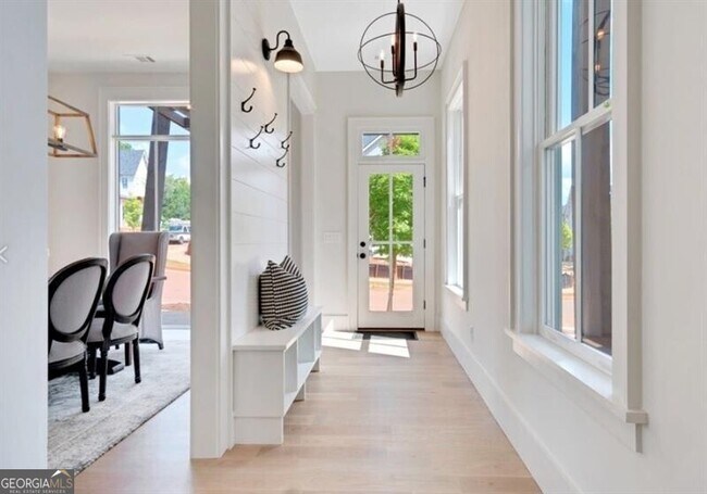 Building Photo - 740 Belt Loop SE