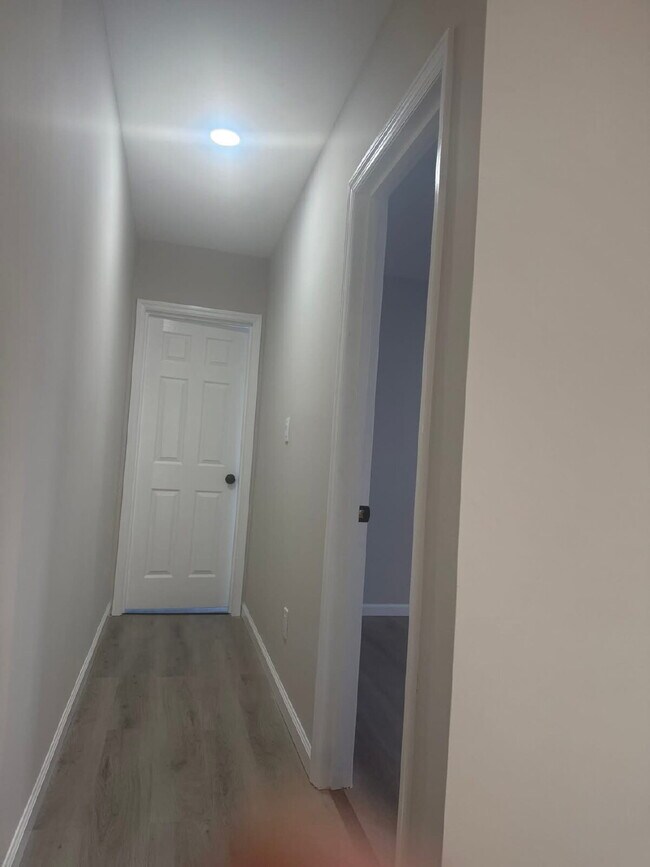 Building Photo - "Charming 4-Bedroom Townhouse in Trenton – Ideal Urban Living on MLK Jr. Blvd!"