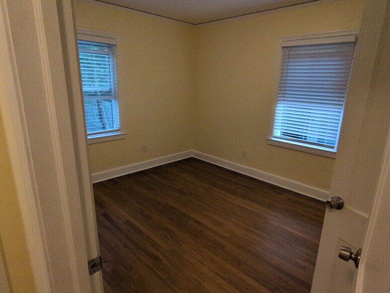 Building Photo - 1403 Cardinal Pl