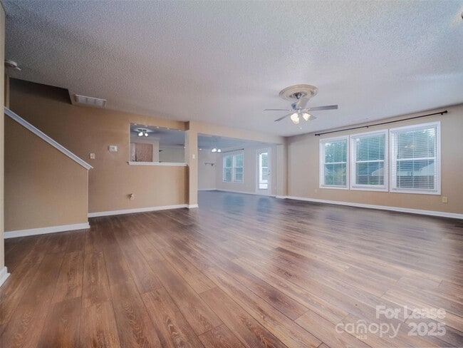 Building Photo - 910 Torsion Lane