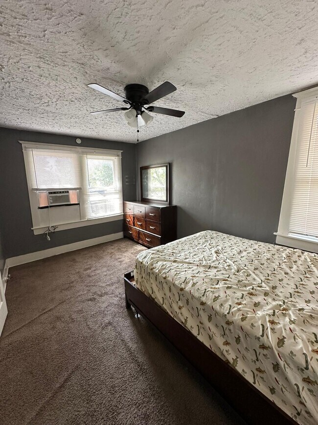 Building Photo - 6818 Stearns St