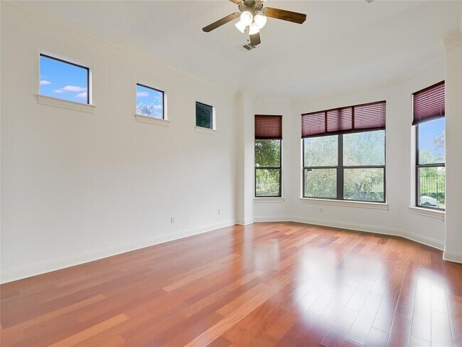 Building Photo - 2305 Gilia Dr