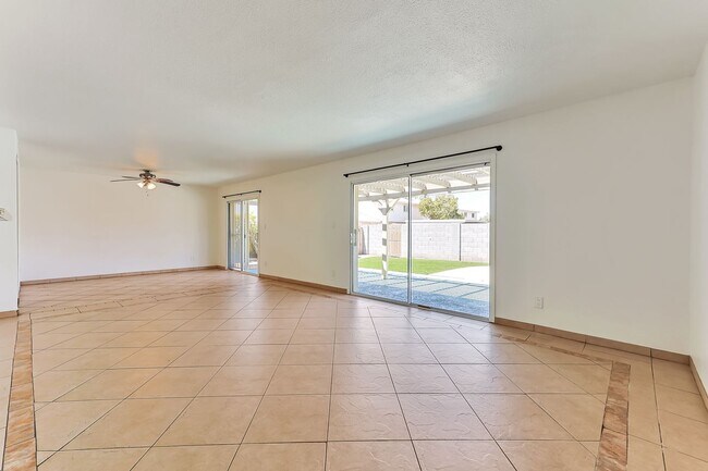 Building Photo - 4806 S Dorsey Ln