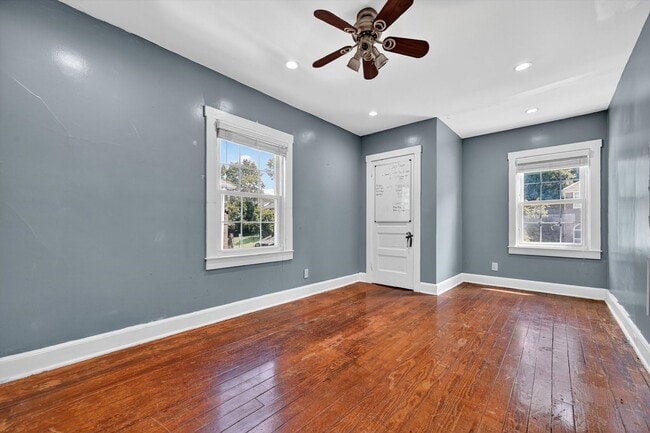 Building Photo - OPEN HOUSE on Sunday Feb 15th from 12 - 2 PM  Turn-key Ready 3 BR 1 BA in Newburgh, NY -$2950