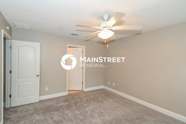 Building Photo - 3 Bedroom Pet-Friendly Home in Jacksonville, FL with Main Street Renewal