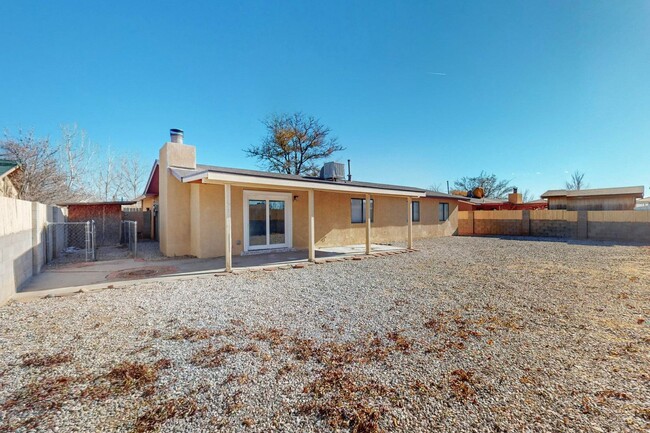 Building Photo - Taylor Ranch 4/BD 2/BA 2/CG