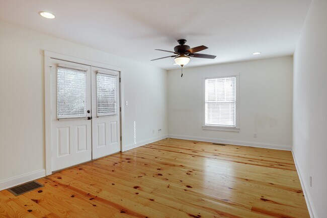 Building Photo - 145 Hendrix Ave