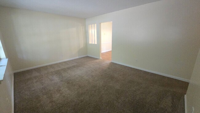 Building Photo - 1097 Live Oak Dr