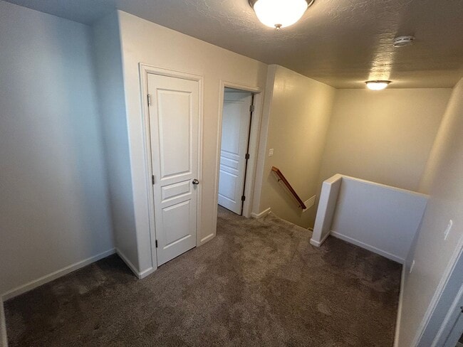 Building Photo - 2 Master Suites, 2.5 Bath Condo in West Jordan