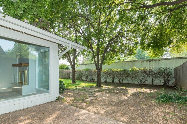 Building Photo - 7030 S Indianapolis Ave