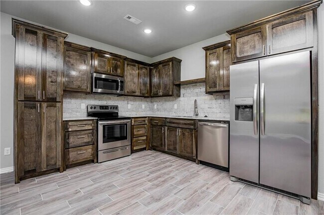 Building Photo - ***1903-B Azlin Place***