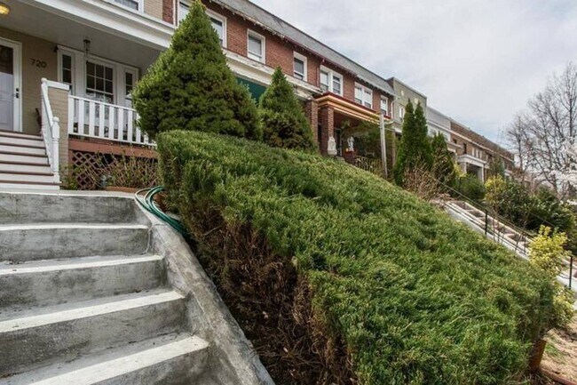 Primary Photo - 720 Fairmont St NW