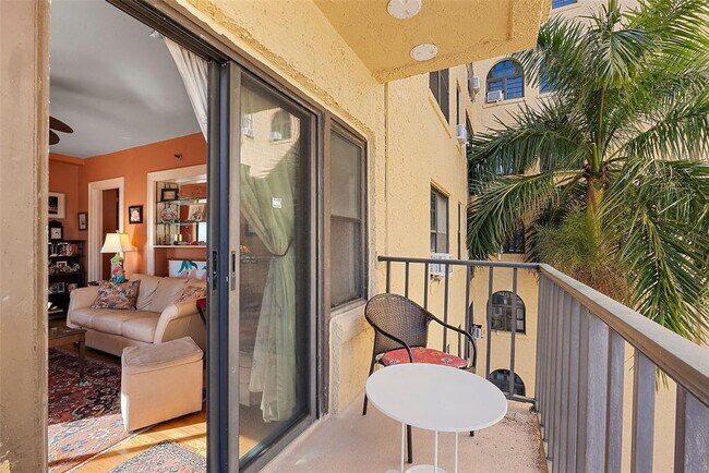 Building Photo - 130 4th Ave N