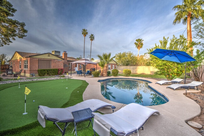Building Photo - 2 Bd 2 Ba + Guest House with Fully Furnish...