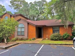 Building Photo - 4424 Stratfordshire Ct