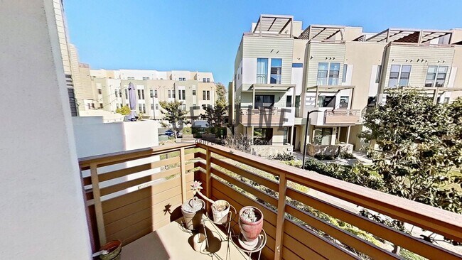 Building Photo - Coming Soon: Beautifully Furnished 3Bd 3.5Ba Condo in Costa Mesa