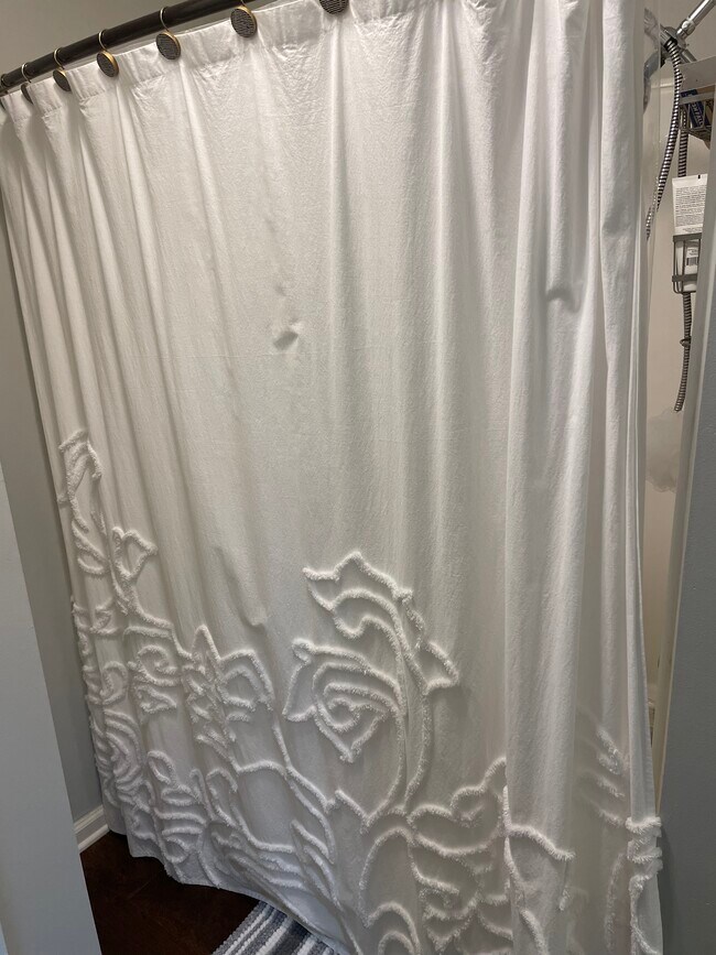 Building Photo - 740 Bayou Dr