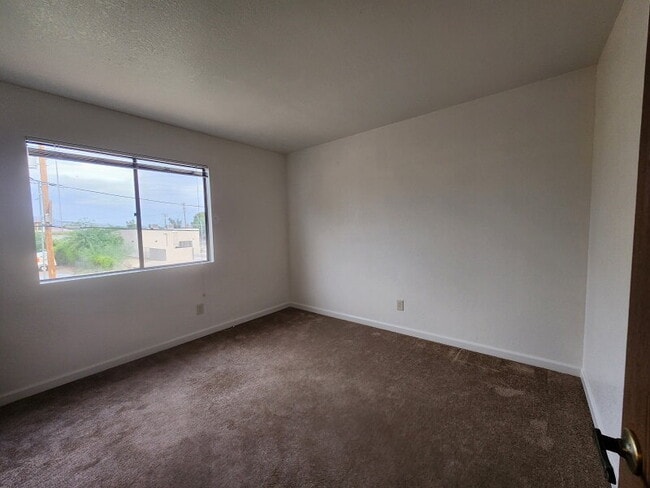 Building Photo - 2BR 1 Ba Upstairs Apartment in Midtown Tucson
