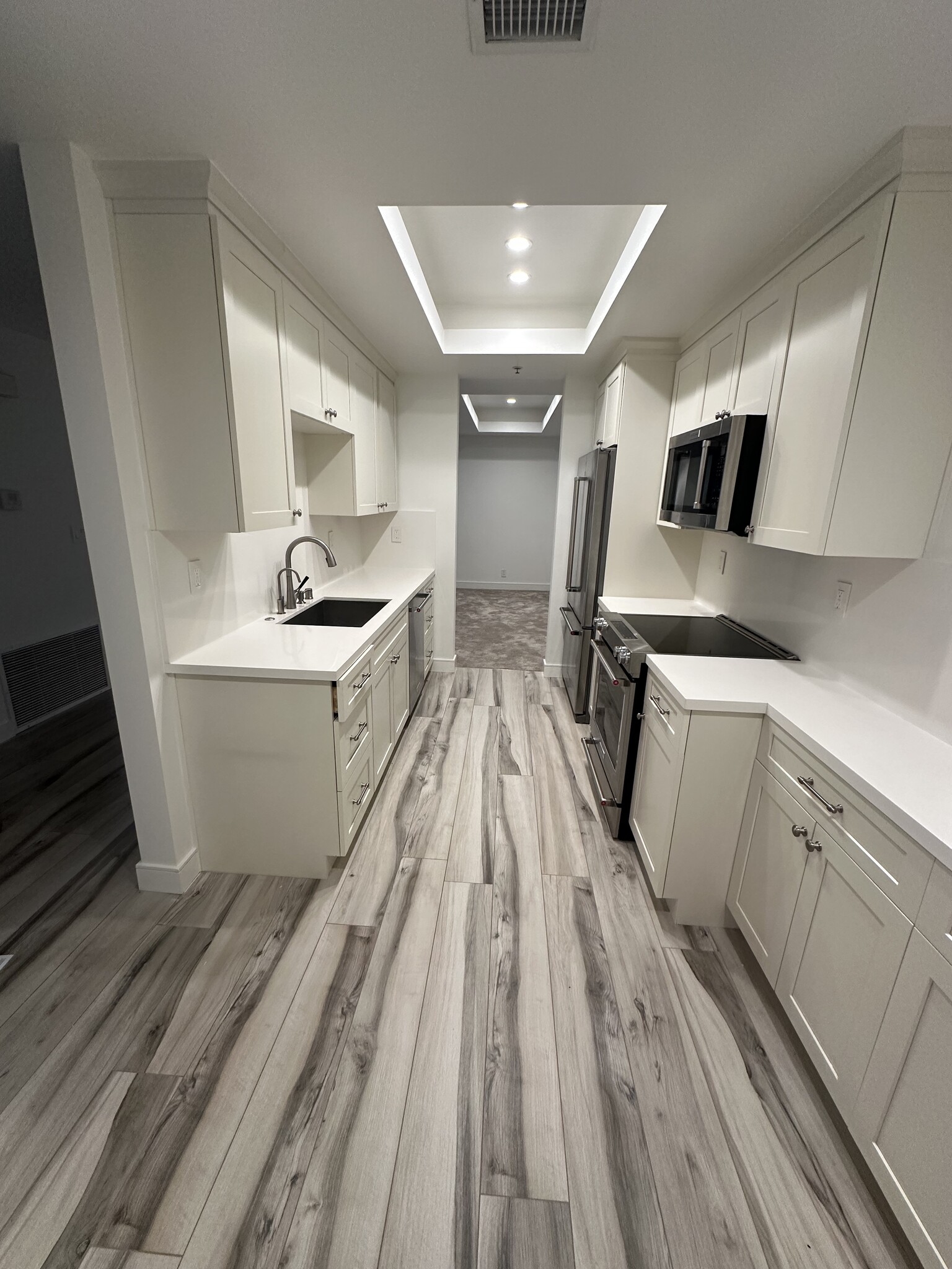 Kitchen - 2131 Century Park Ln